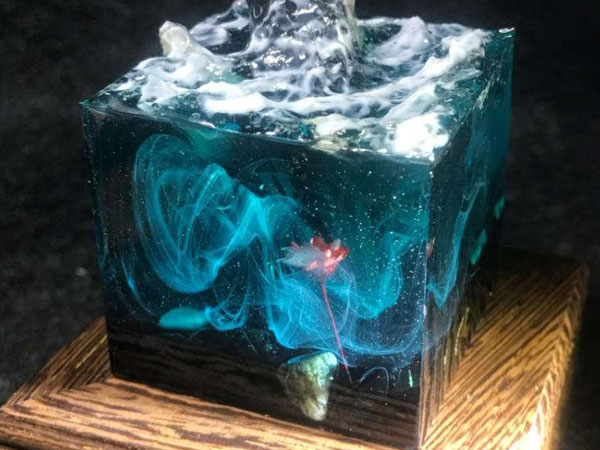 水晶滴膠與樹脂膠有什么關(guān)系，區(qū)別是什么